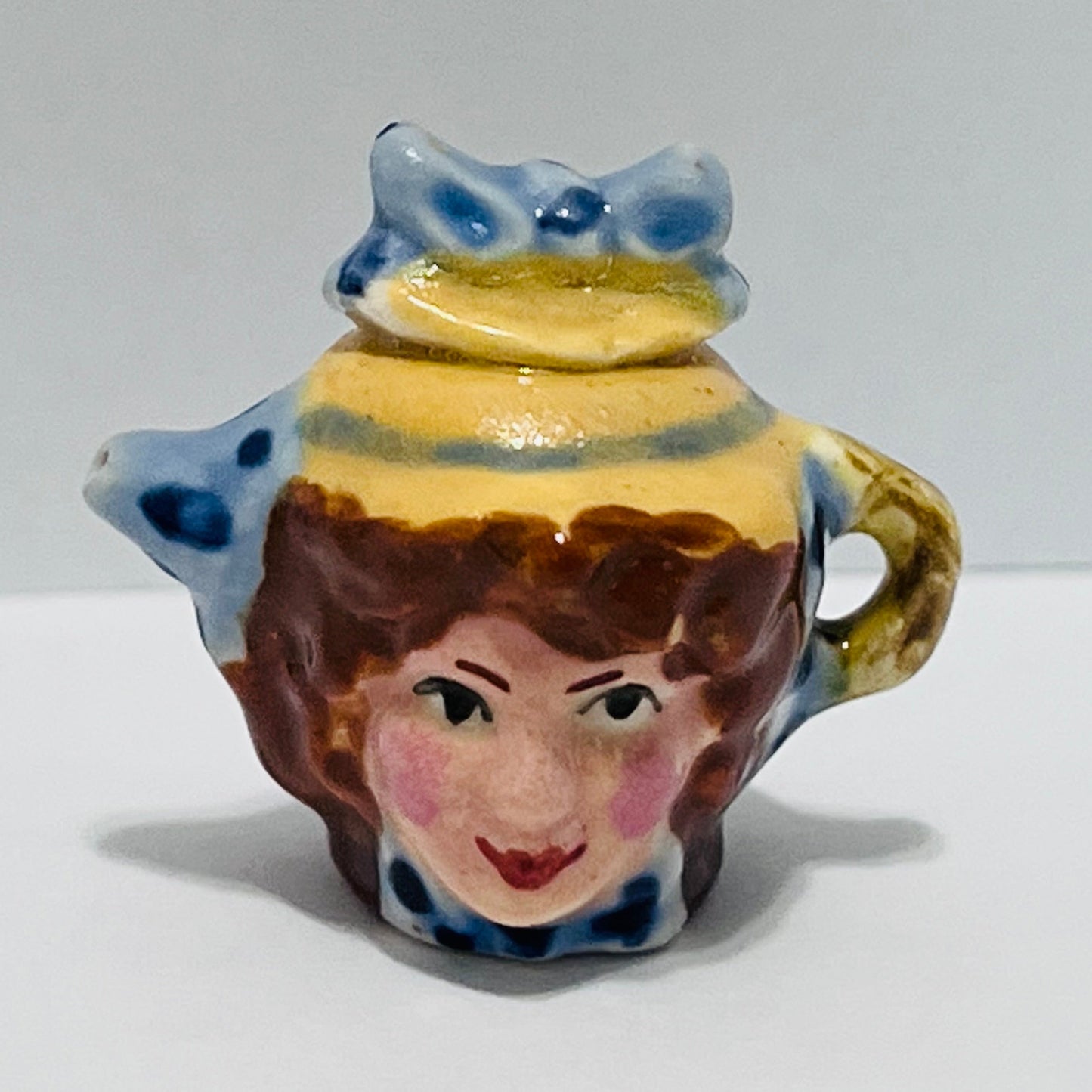 Dolly Varder Teapot - 1/12 Scale Dollhouse Miniature