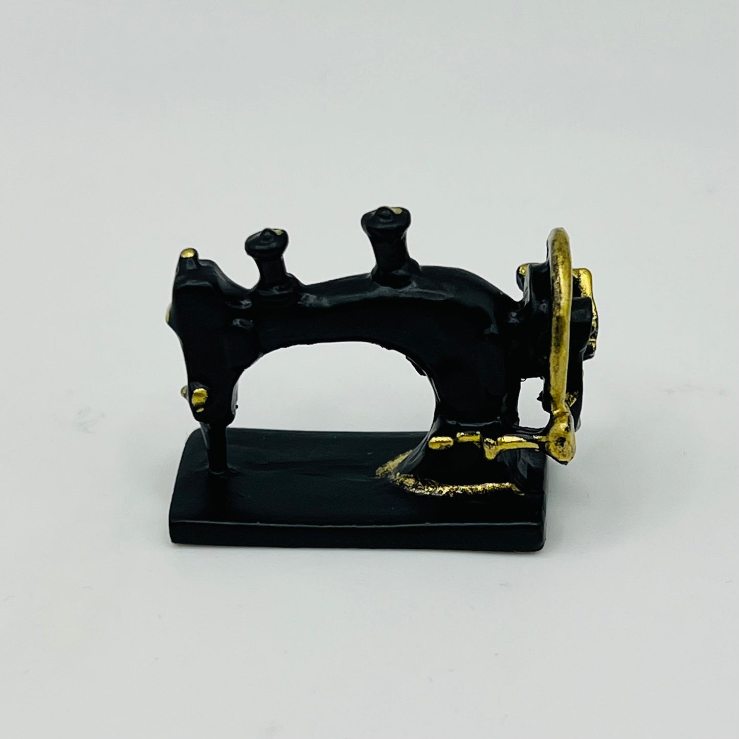 Old Fashioned Sewing Machine - Plastic - 1/12 Scale Dollhouse Miniature